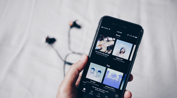 Are you a real music lover? Choose the best headphones for your iPhone
