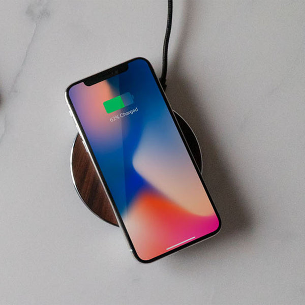 Description
The Solo fast wireless charger is the simplest and coolest way to charge your smartphone without cables. Just connect the solo to a laptop oSolo Wireless Charger – Rosewood