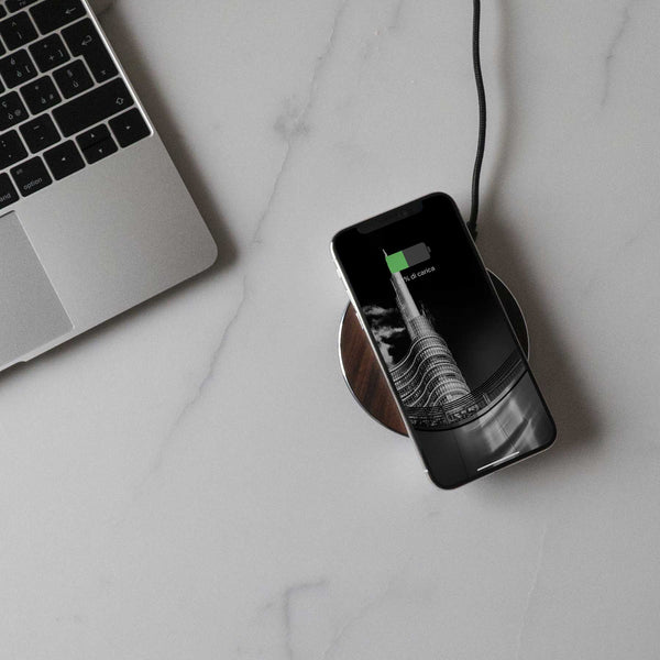 Description
The Solo fast wireless charger is the simplest and coolest way to charge your smartphone without cables. Just connect the solo to a laptopSolo Wireless Charger – Carbon