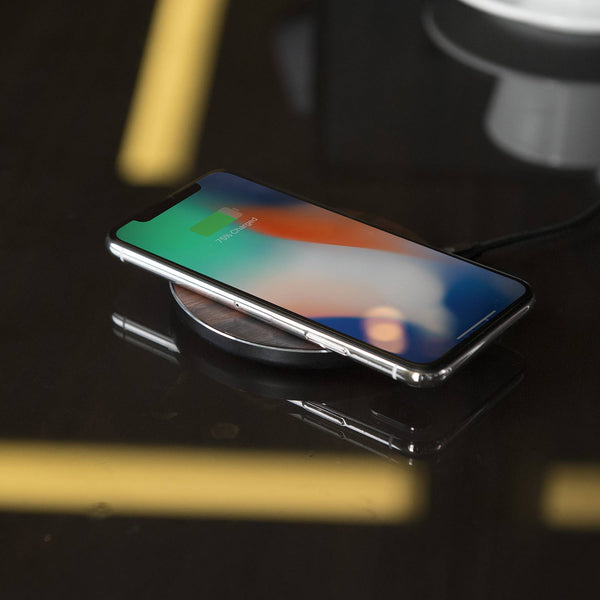 Description
The Solo fast wireless charger is the simplest and coolest way to charge your smartphone without cables. Just connect the solo to a laptopSolo Wireless Charger – Carbon