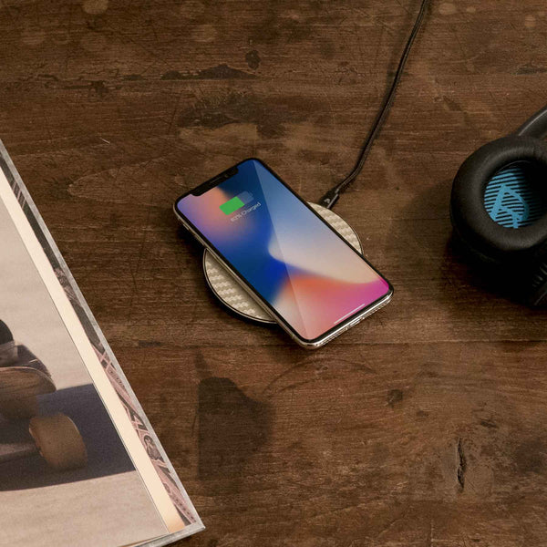 Description
The Solo fast wireless charger is the simplest and coolest way to charge your smartphone without cables. Just connect the solo to a laptopSolo Wireless Charger – Carbon