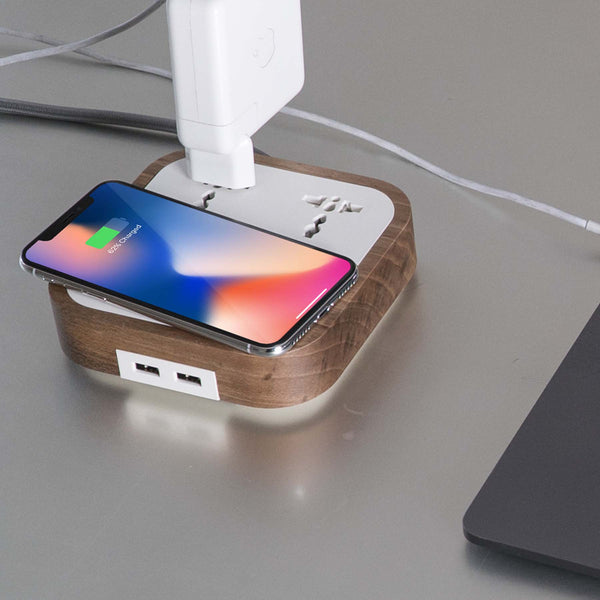 Description
Crafted with precious oak, the Woodie Hub charges 5 devices in one with style and elegance. Just place your Qi-compatible smartphone on top of theWoodie Hub – Wood Master